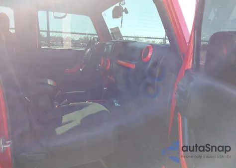 2015 Jeep Wrangler Unlimited Sport z USA, uszkodzony, nr VIN 1C4BJWDG4FL542404